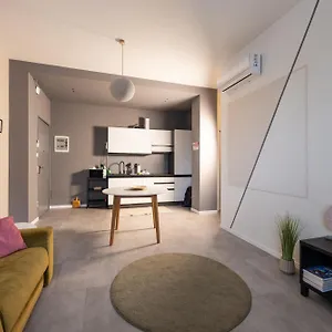 Rosa Di Apartment
